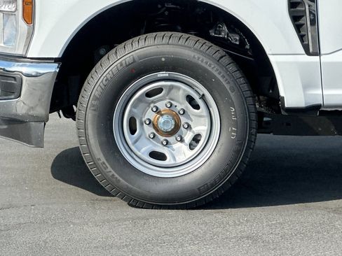 New 2026 Ford F250 XL w/ XL Chrome Package image 22