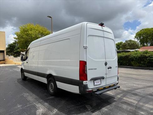 Used 2021 Mercedes-Benz Sprinter 2500 image 4