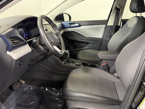 Used 2023 Volkswagen Taos SE w/ Panoramic Sunroof Package AWD/4WD image 5