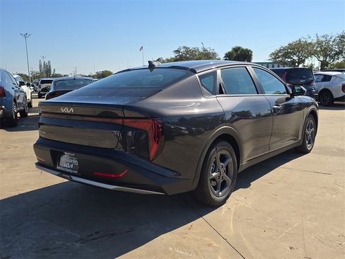 New 2025 Kia K4 LXS image 8
