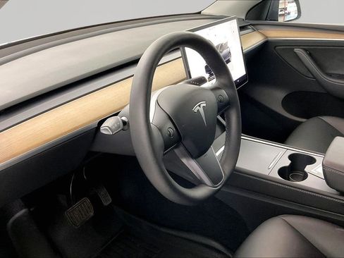 Used 2023 Tesla Model Y Long Range AWD/4WD image 16