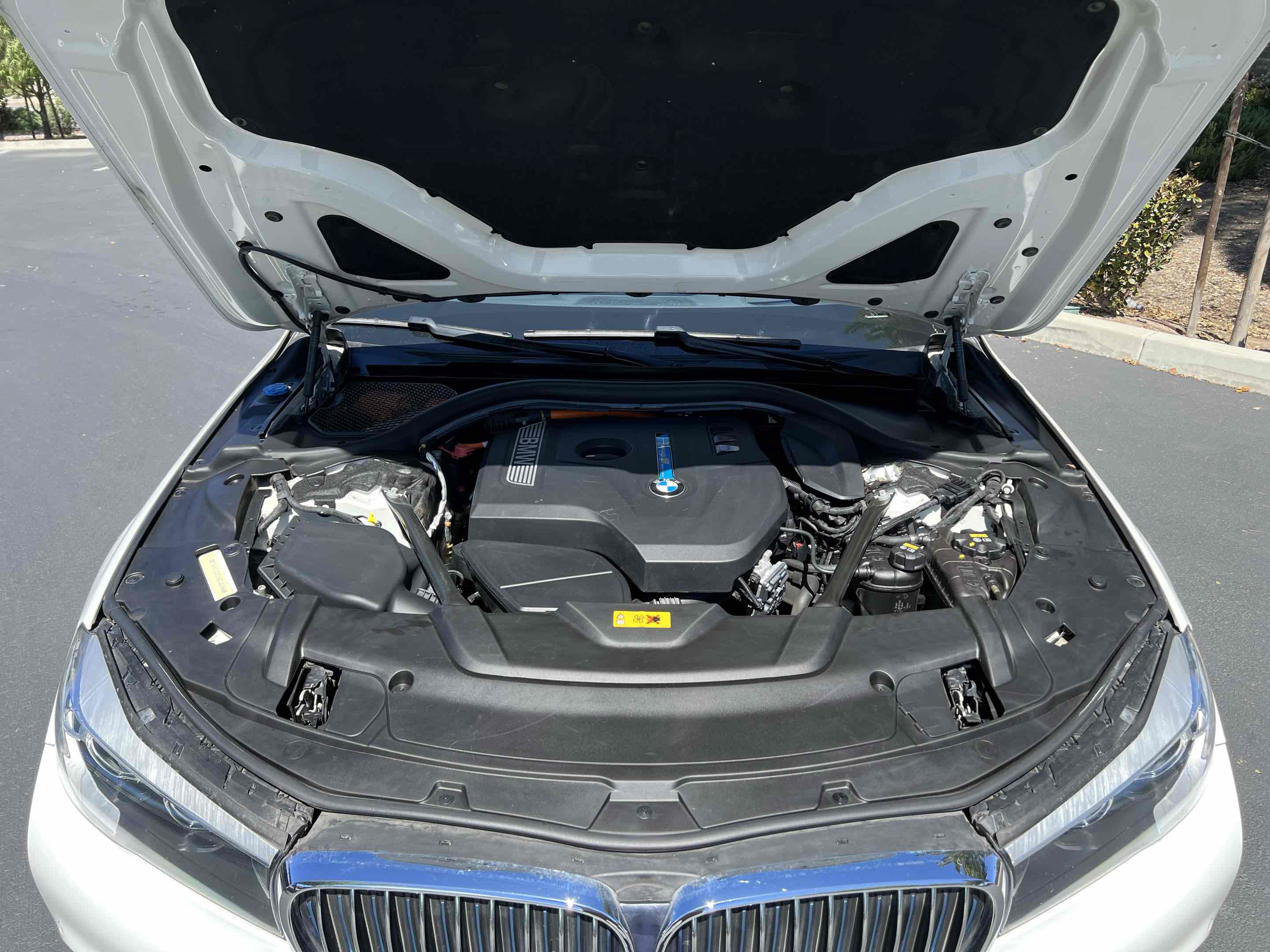 Used 2018 BMW 740e xDrive AWD/4WD image 27