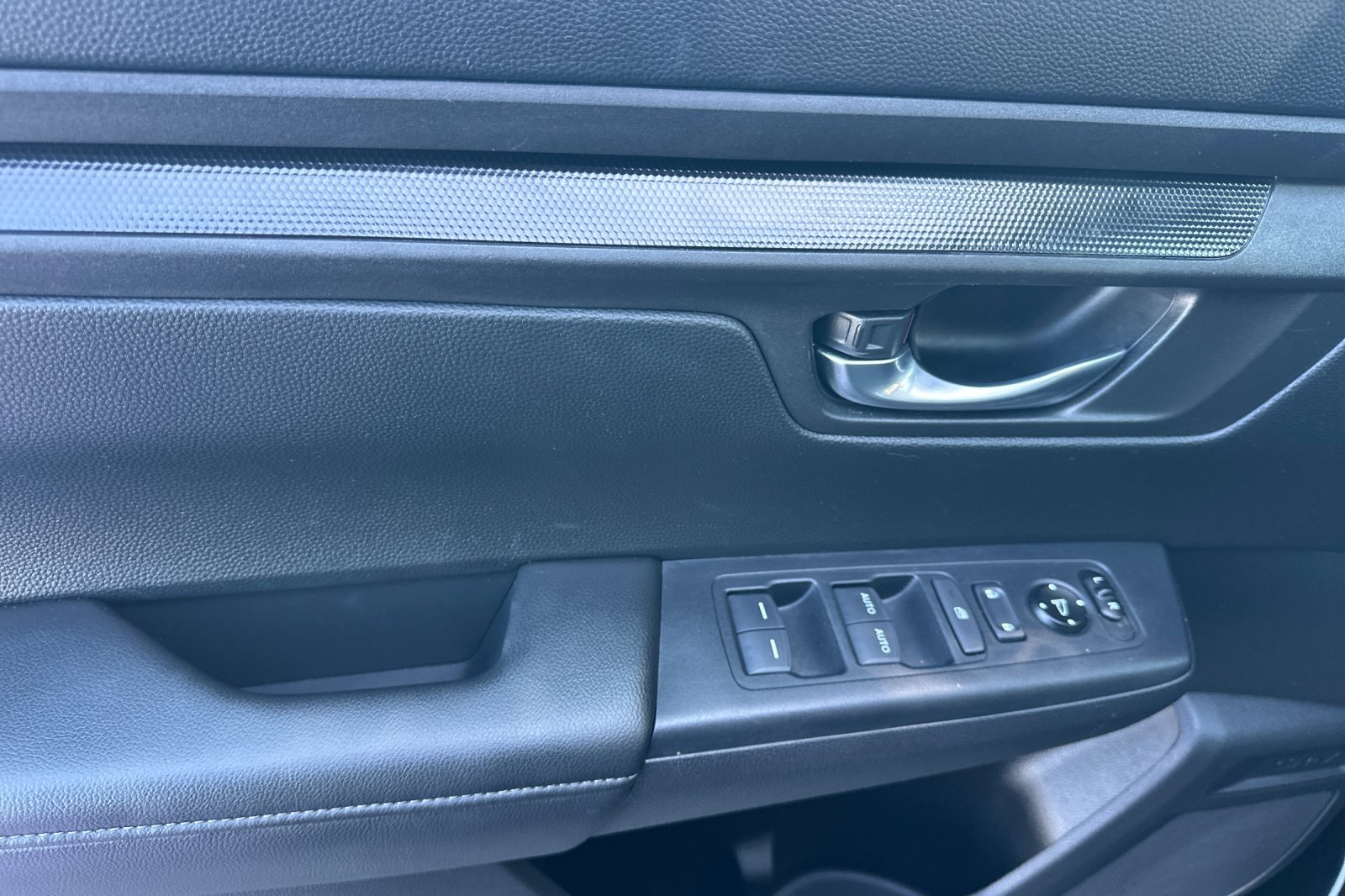 Used 2025 Honda CR-V EX image 11