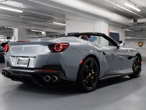 Used 2019 Ferrari Portofino RWD image 11