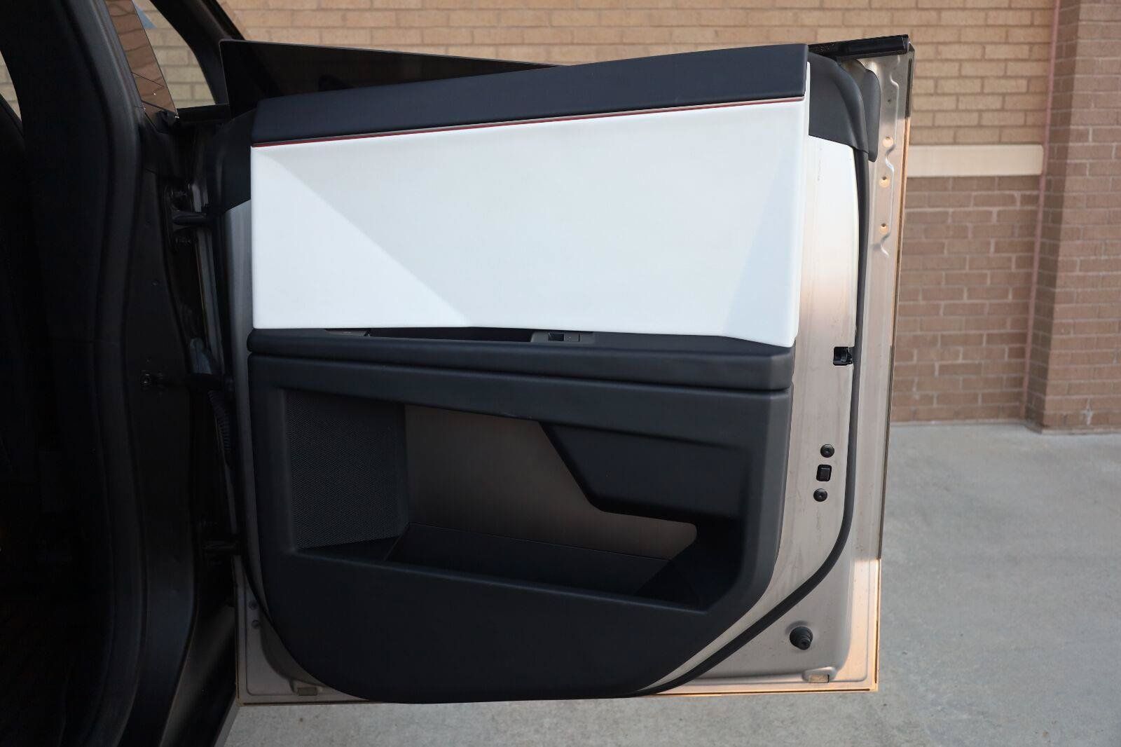 Used 2024 Tesla Cybertruck AWD Crew Cab image 25
