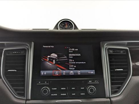 Used 2018 Porsche Macan Turbo w/ Premium Package Plus image 32