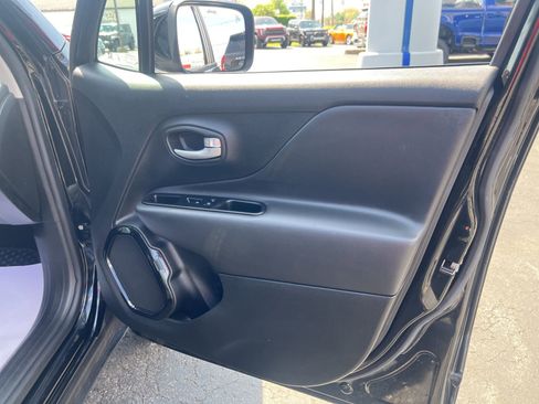 Used 2023 Jeep Renegade Altitude image 49