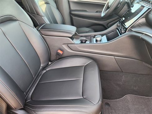 New 2025 Jeep Grand Cherokee L Limited image 10