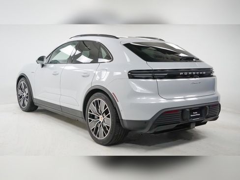 Used 2025 Porsche Macan 4 Electric image 3
