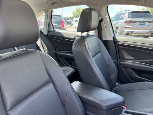 Used 2019 Volkswagen Jetta SEL FWD image 35