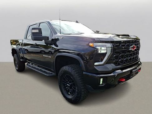 Used 2024 Chevrolet Silverado 2500 ZR2 w/ Technology Package image 3
