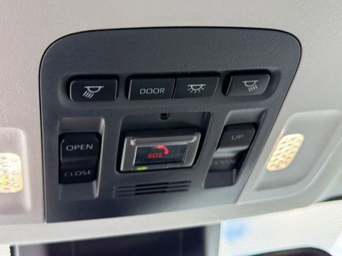 Used 2022 Toyota Camry SE w/ Cold Weather Package image 27