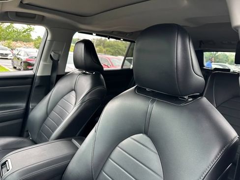 Used 2021 Toyota Highlander XLE FWD image 14