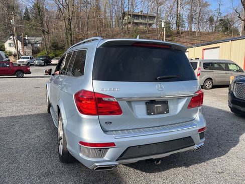 Used 2016 Mercedes-Benz GL 550 4MATIC image 10