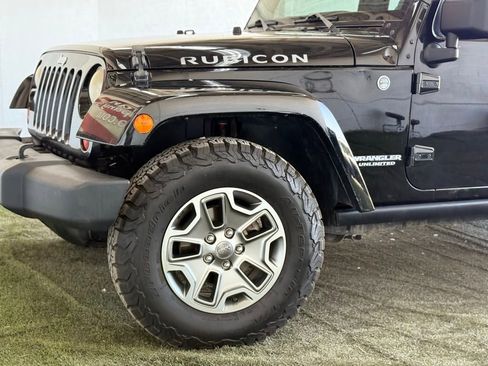 Used 2013 Jeep Wrangler Unlimited Rubicon w/ Connectivity Group AWD/4WD image 15