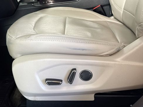 Used 2018 Ford Explorer XLT w/ Equipment Group 202A image 18