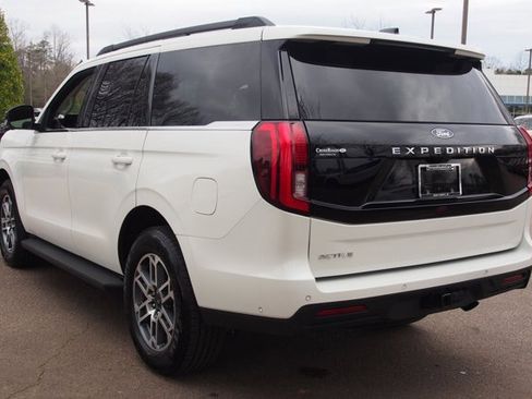 Certified 2025 Ford Expedition Active image 5