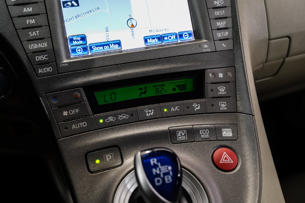 Used 2012 Toyota Prius Four w/ Deluxe Solar Roof Pkg FWD image 25