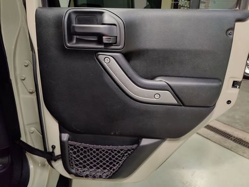 Used 2018 Jeep Wrangler Unlimited Sport S image 15