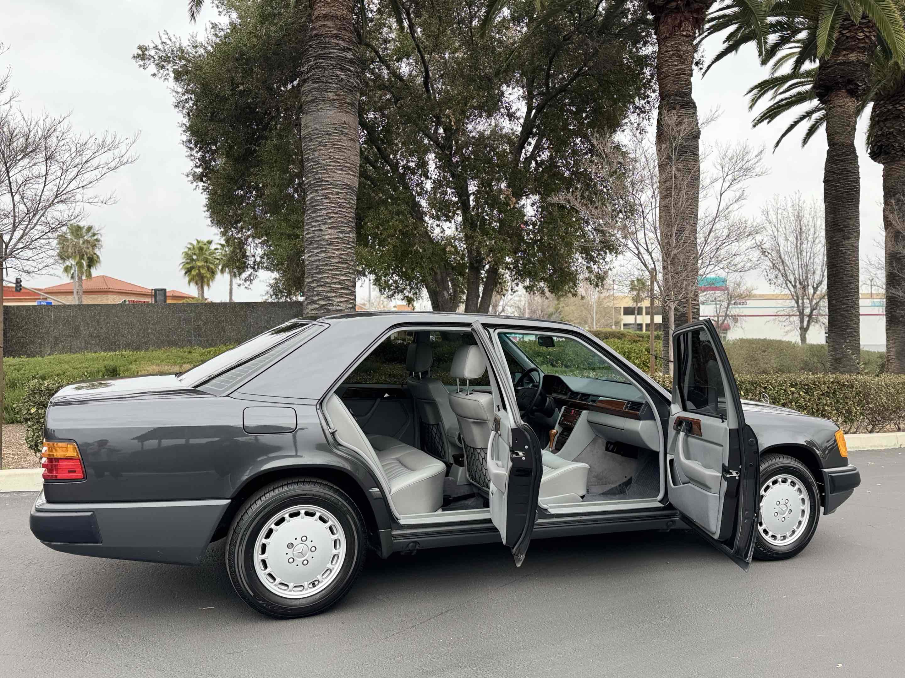 Used 1987 Mercedes-Benz 300 D Turbo image 30