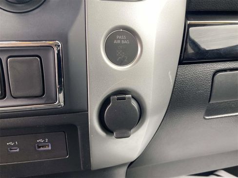Used 2021 Nissan Titan SV image 20