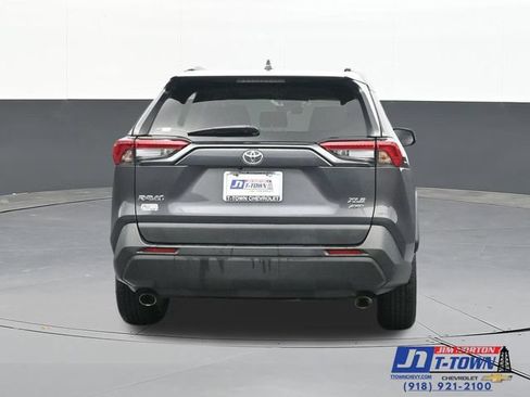 Used 2022 Toyota RAV4 XLE AWD/4WD image 10