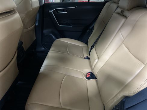 Used 2025 Toyota RAV4 XLE w/ Convenience Package FWD image 9