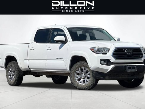 Used 2018 Toyota Tacoma SR5 AWD/4WD image 2