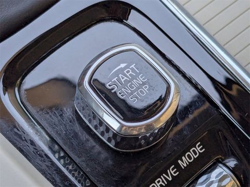 Used 2020 Volvo S60 T5 Momentum image 31