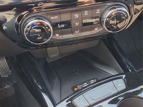 New 2026 Chevrolet Trax RS w/ Sunroof Package FWD image 11