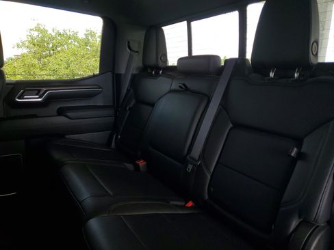 Used 2023 GMC Sierra 1500 SLT w/ SLT Premium Plus Package AWD/4WD image 8