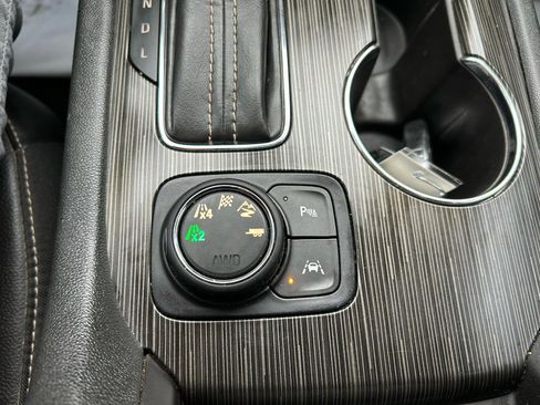 Used 2017 GMC Acadia SLT image 27