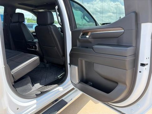 Used 2024 Chevrolet Silverado 1500 High Country w/ High Country Premium Package AWD/4WD image 42