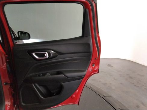 Used 2022 Jeep Compass Limited image 34