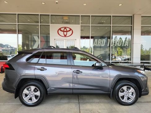 Used 2025 Toyota RAV4 XLE w/ Convenience Package AWD/4WD image 3