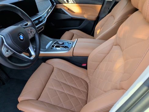 Certified 2023 BMW X7 xDrive40i w/ Premium Package image 25