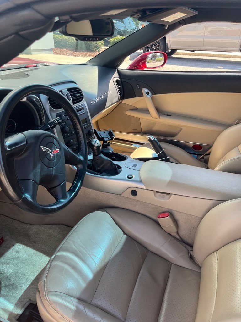 Used 2005 Chevrolet Corvette Coupe w/ Preferred Equipment Group RWD image 11