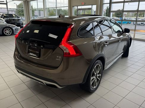 Used 2018 Volvo V60 T5 Cross Country w/ Convenience Package image 64