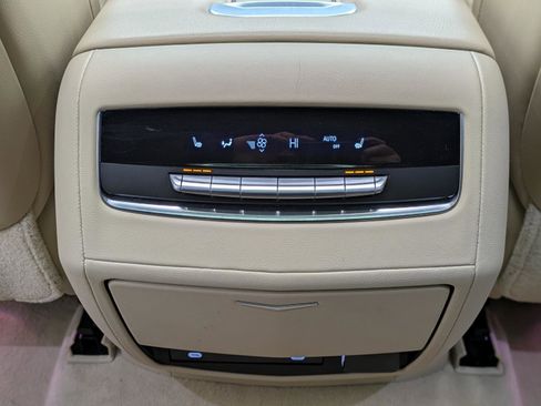 Used 2021 Cadillac Escalade Premium Luxury image 15