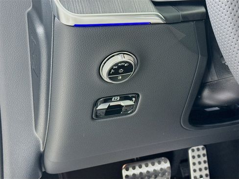 New 2026 Mercedes-Benz GLC 300 image 11