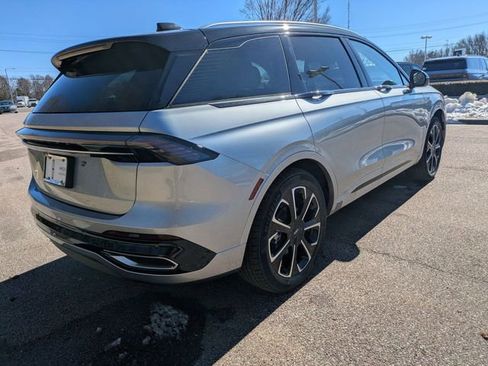 New 2026 Lincoln Nautilus Reserve image 3