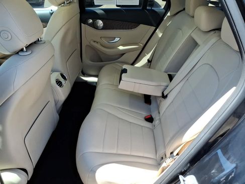 Used 2019 Mercedes-Benz GLC 350e 4MATIC image 9