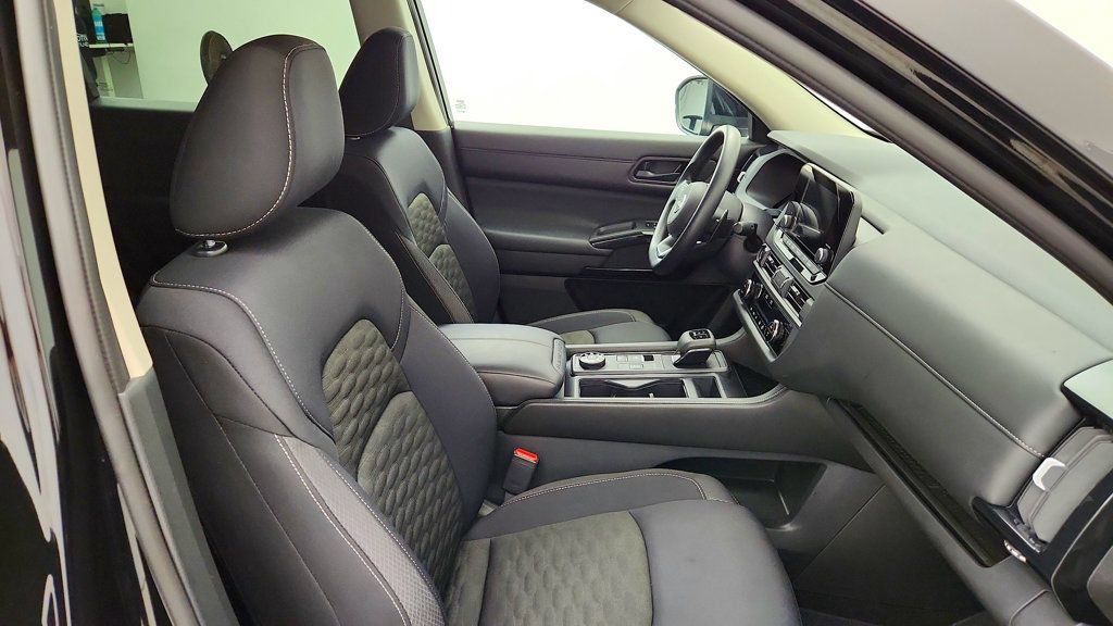 Used 2024 Nissan Pathfinder S AWD/4WD image 23