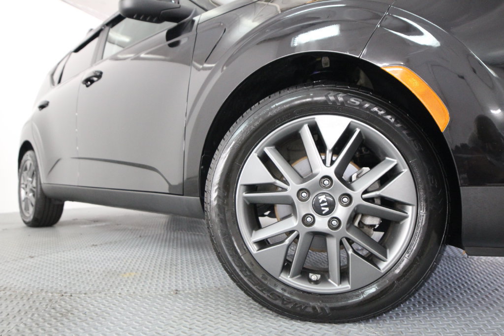 Used 2021 Kia Soul S FWD image 16