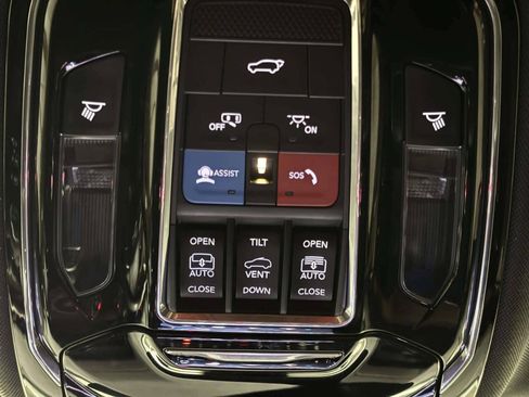 Used 2023 Jeep Grand Cherokee Summit AWD/4WD image 30