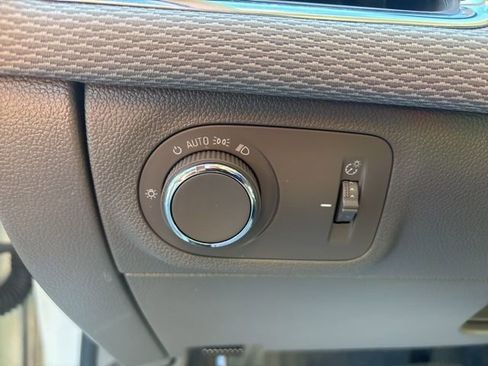 Used 2018 Chevrolet Cruze LT image 25