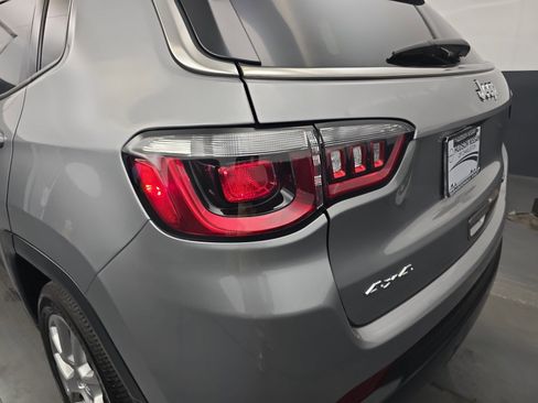 Used 2022 Jeep Compass Latitude AWD/4WD image 15