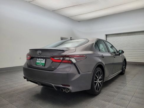Used 2022 Toyota Camry SE image 9