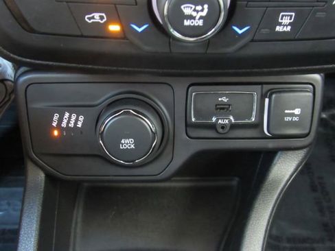 Used 2019 Jeep Renegade Limited image 46