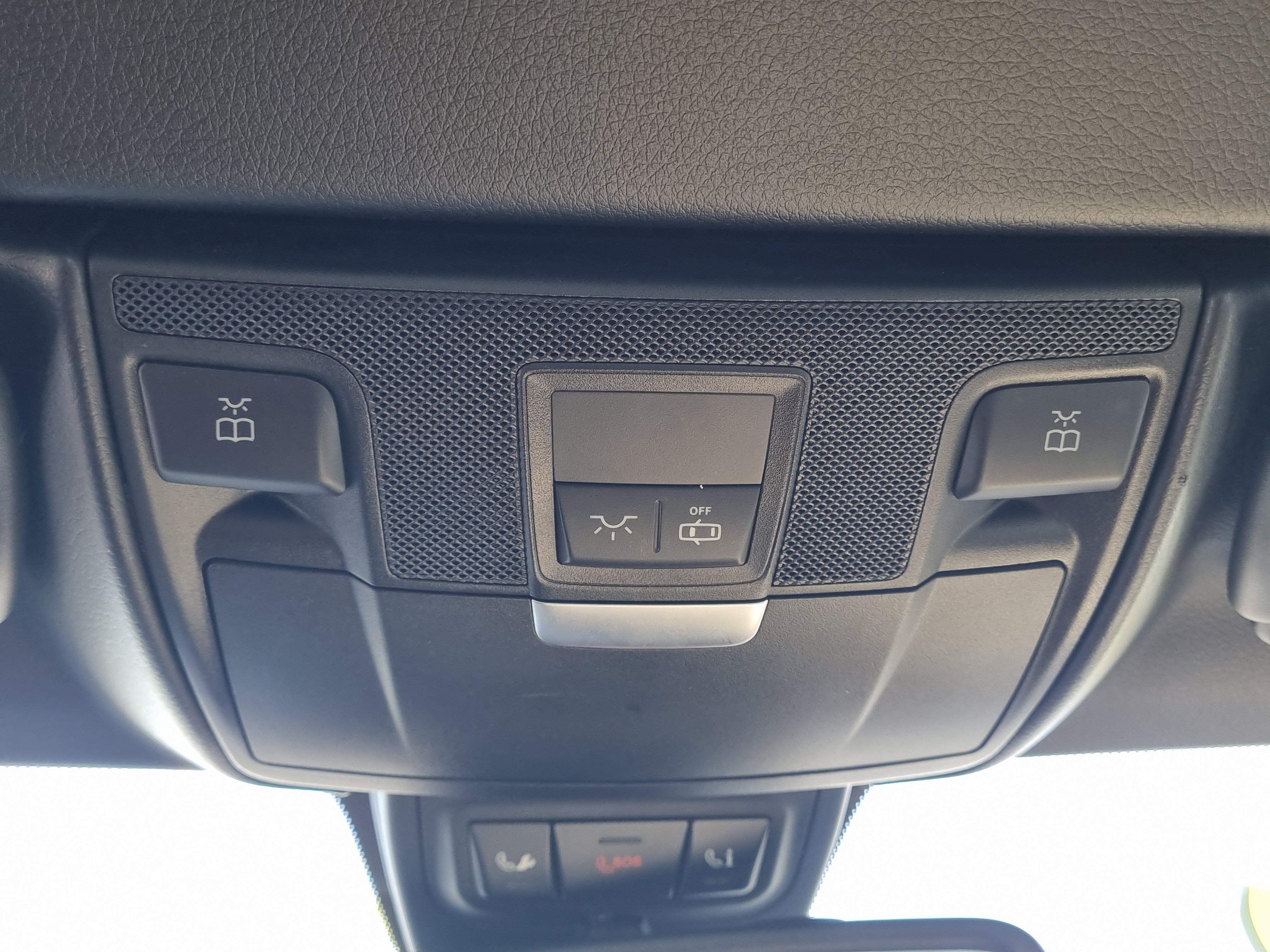 Used 2020 Mercedes-Benz SLC 300 w/ Premium Package image 29